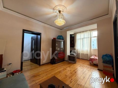 Satılır 3 otaqlı köhnə tikili 70 m² — Bakı