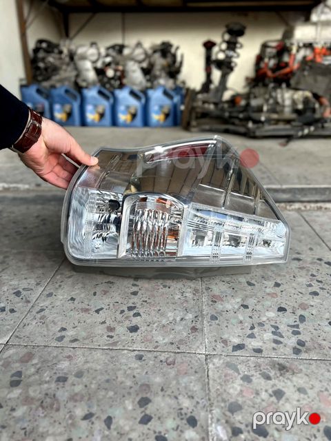 Toyota Prius V kuza stop — Bakı