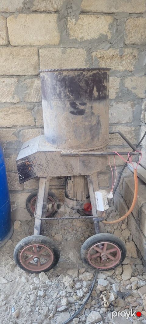 Ot doğrayan — Bakı