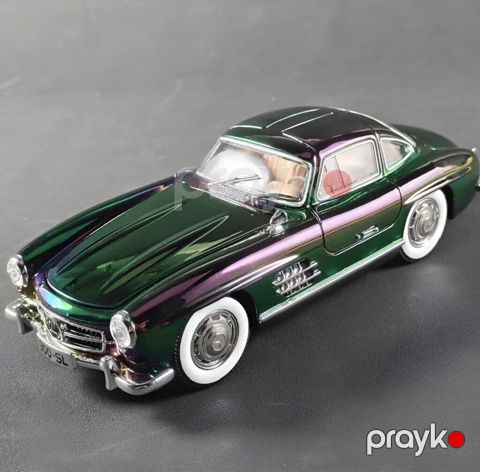 Miqyaslı model avtomobil – klassik Mercedes-Benz 300 SL “Gullwing” — Bakı