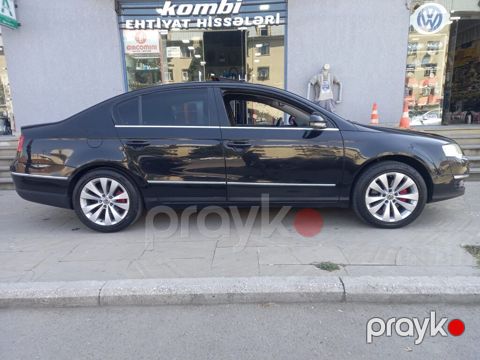 Volkswagen Passat sedan - Korpus: qara rəng, 4 qapı, xrom yan