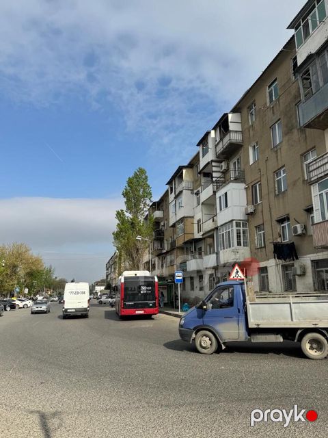 Satılır 4 otaqlı köhnə tikili 100 m² — Bakı