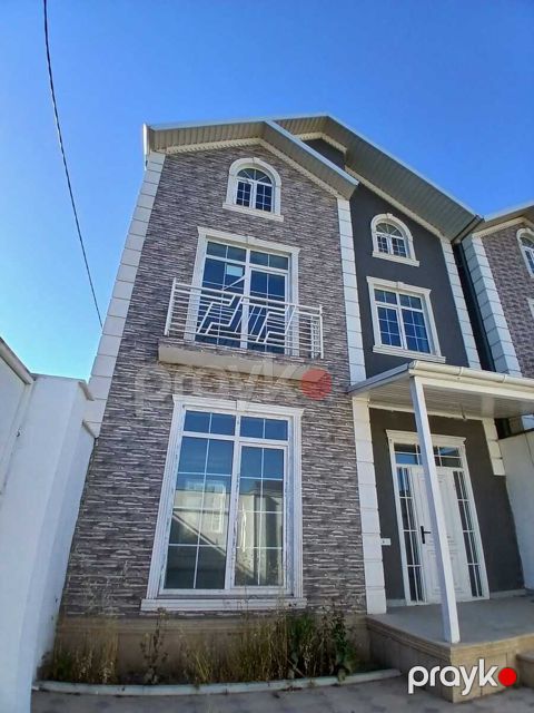 Satılır 5 otaqlı həyət evi/bağ evi 200 m² — Bakı
