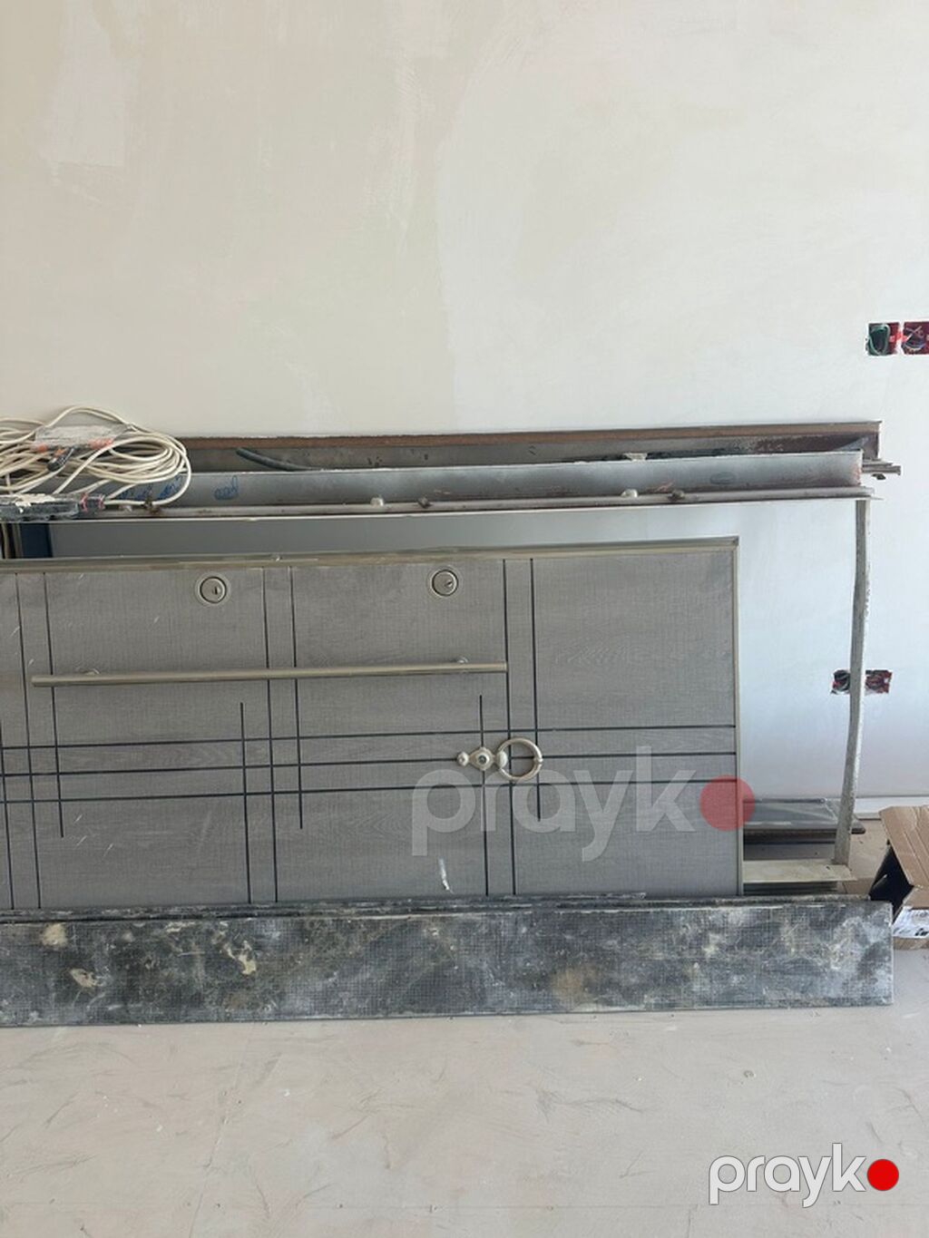 Məhsul: Giriş/zi̇rəfə qapısı (metal əsaslı, modern dizayn) Təsvir — Pəncərələr, qapılar, balkonlar, Bakı (4)