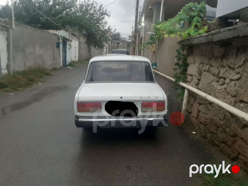 VAZ 2107 sedan - Kuzov: 4 qapılı, ağ rəng, klassik kvadrat dizayn — Avtomobillər, Digah (4)