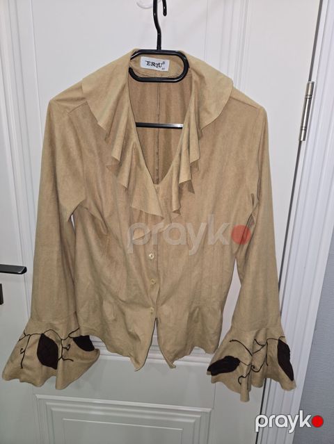 Model: qolsuz düyməli jaket/kofta üstdən geyim - Rəng: açıq bej — Bakı