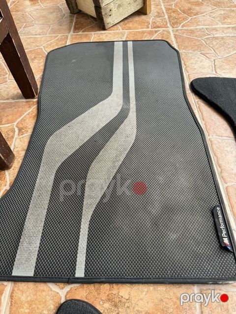 BMW M Performance salon xalça dəsti f10 un üstünnen çıxıb yenisi — Xırdalan
