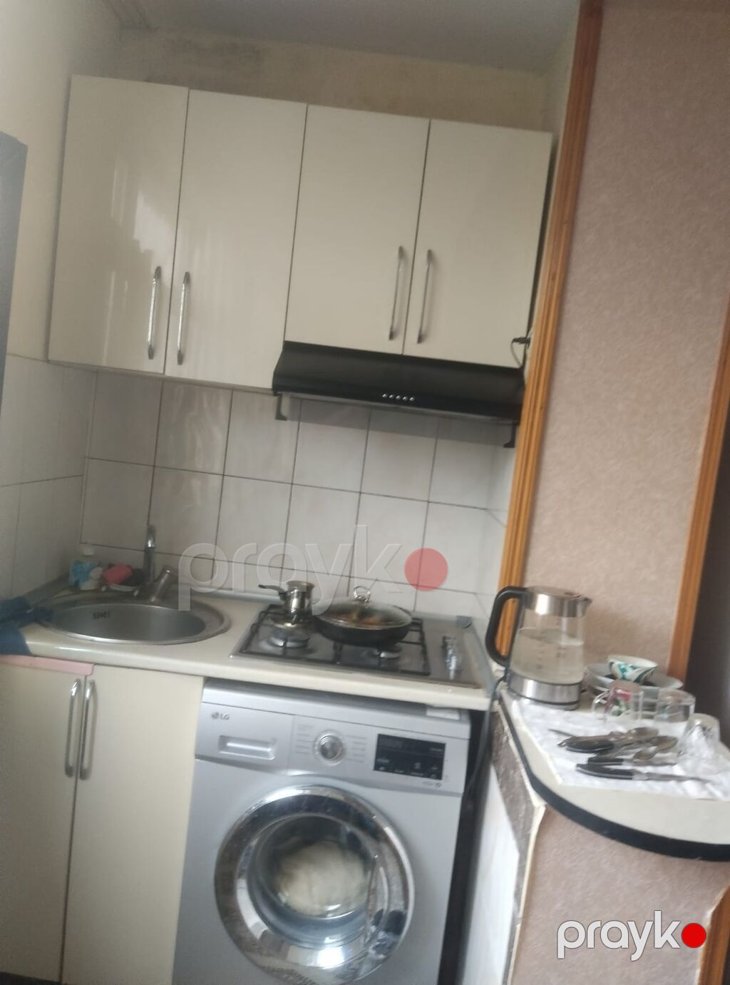 3 otaqlı mənzil,hamam tualet ayrı, təmirli. Unvan: Mahrasa bağı, bina — Mənzil, Gəncə (5)