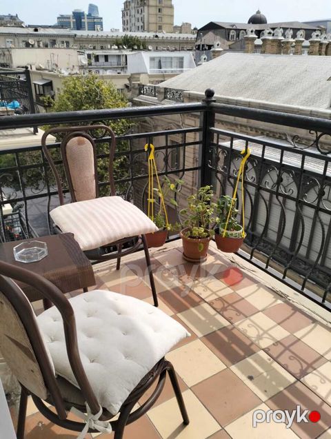 İcarəyə verilir 2 otaqlı köhnə tikili 80 m² — Bakı
