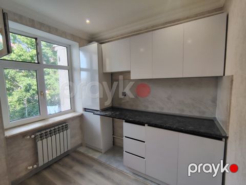 Satılır 2 otaqlı köhnə tikili 60 m²