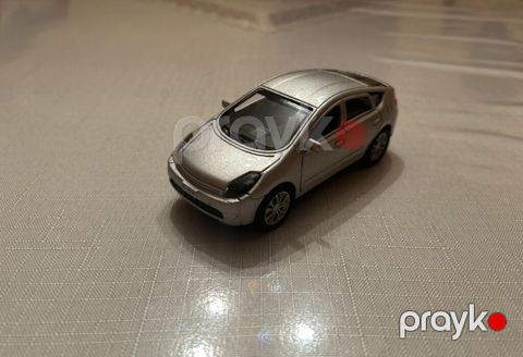 Gümüşü rəngdə metal miniatura avtomobil modeli - Miqyası: təxmini — Bakı