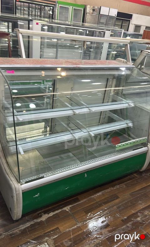 Şüşə vitrin soyuducu – mağaza, kafe və çörək/şirniyyat satış nöqtələri — Digah