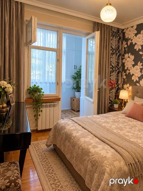Satılır 5 otaqlı köhnə tikili 120 m² — Bakı