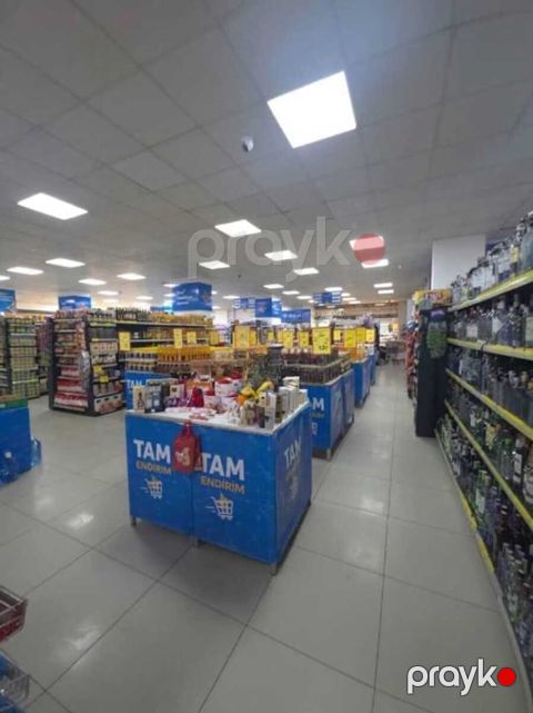 Satılır obyekt 700 m² — Bakı