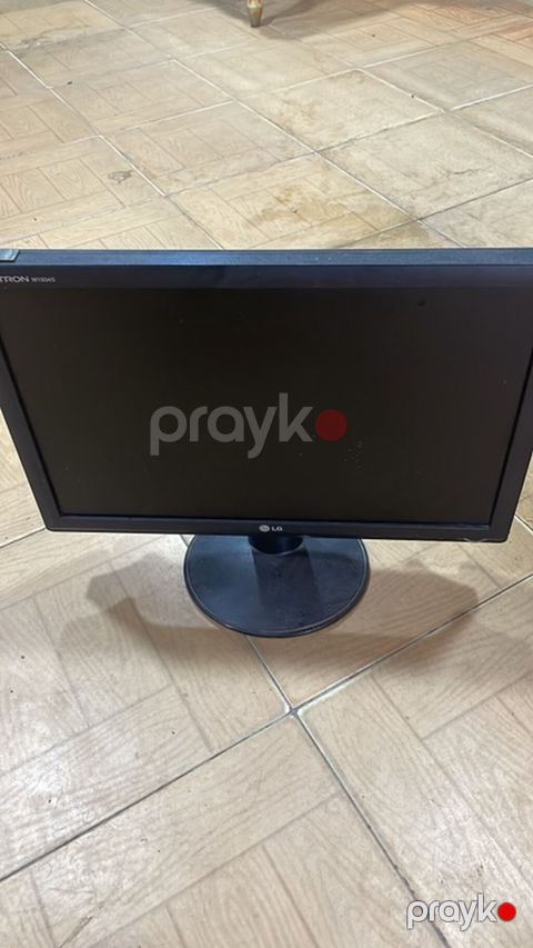 LG monitor satılır. Qara rəngli LG masaüstü monitordur. Ekran klassik — Digah