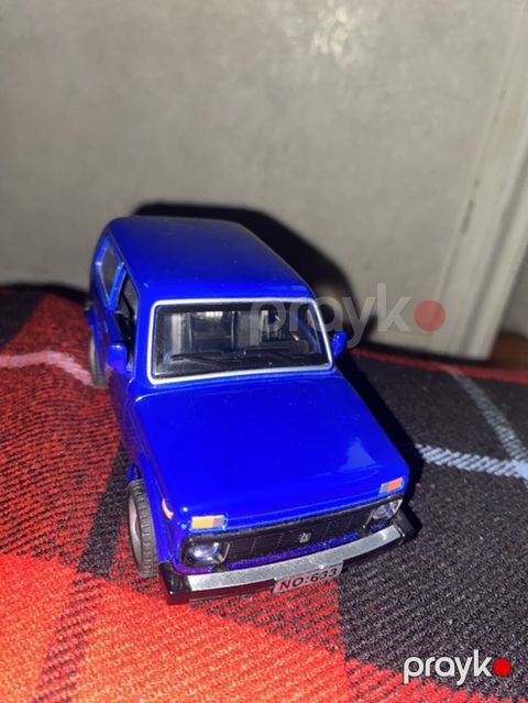 Mavi rəngli klassik Niva avtomobilinin oyuncaq/model variantı. Modeldə — Mehdiabad