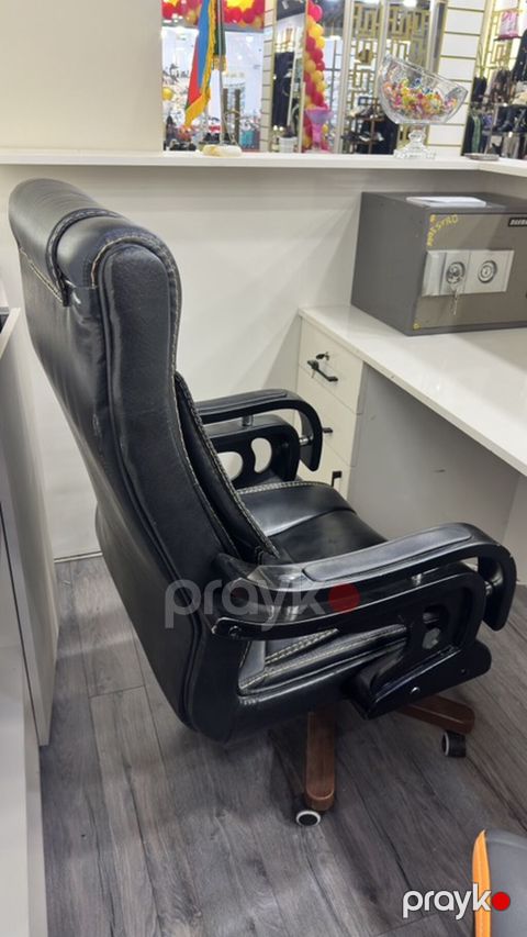 Erqonomik ofis kreslosu Deri kreslo 650 manata almışam çox boyükdür — Bakı