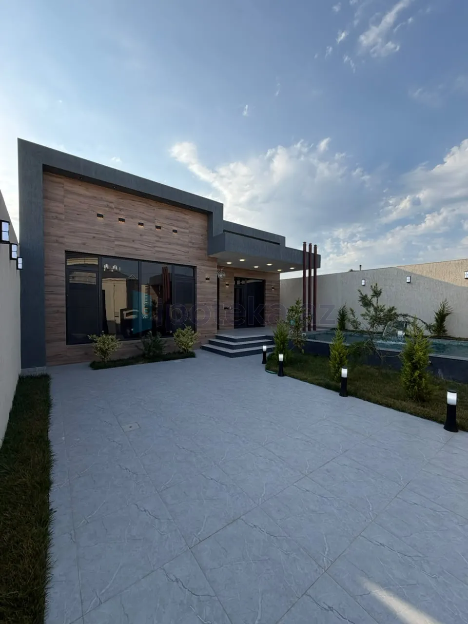 Satılır: 4 Otaq, Bağlar, Xəzər r., Şüvəlan q., 130.00 m²