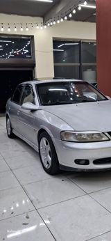 Opel Vectra: 2 l 1999 il 35000 km Sedan — Автомобили