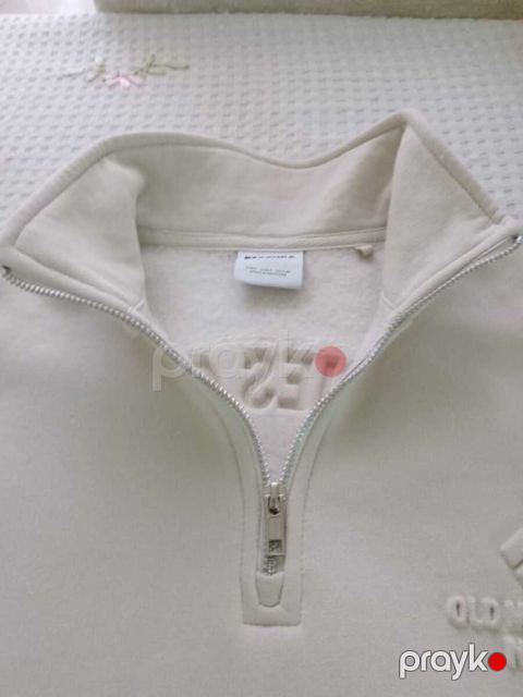 Sviter "Bershka" — Bakı