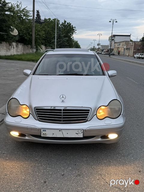 Mercedes-Benz C 200: 2 l Sedan — Quba