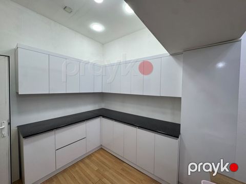 Vitrin mətbəx mebeli 1000azn satılır. Ölçü 2×3 ünvan 28 may (aml) 7228 — Mehdiabad
