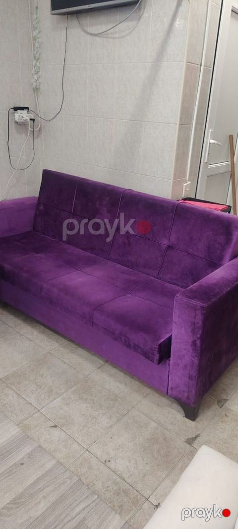 Divan 70 azn satılır.Açılır baza var.Heç bir problemi yoxdu.Ünvan — Bakı