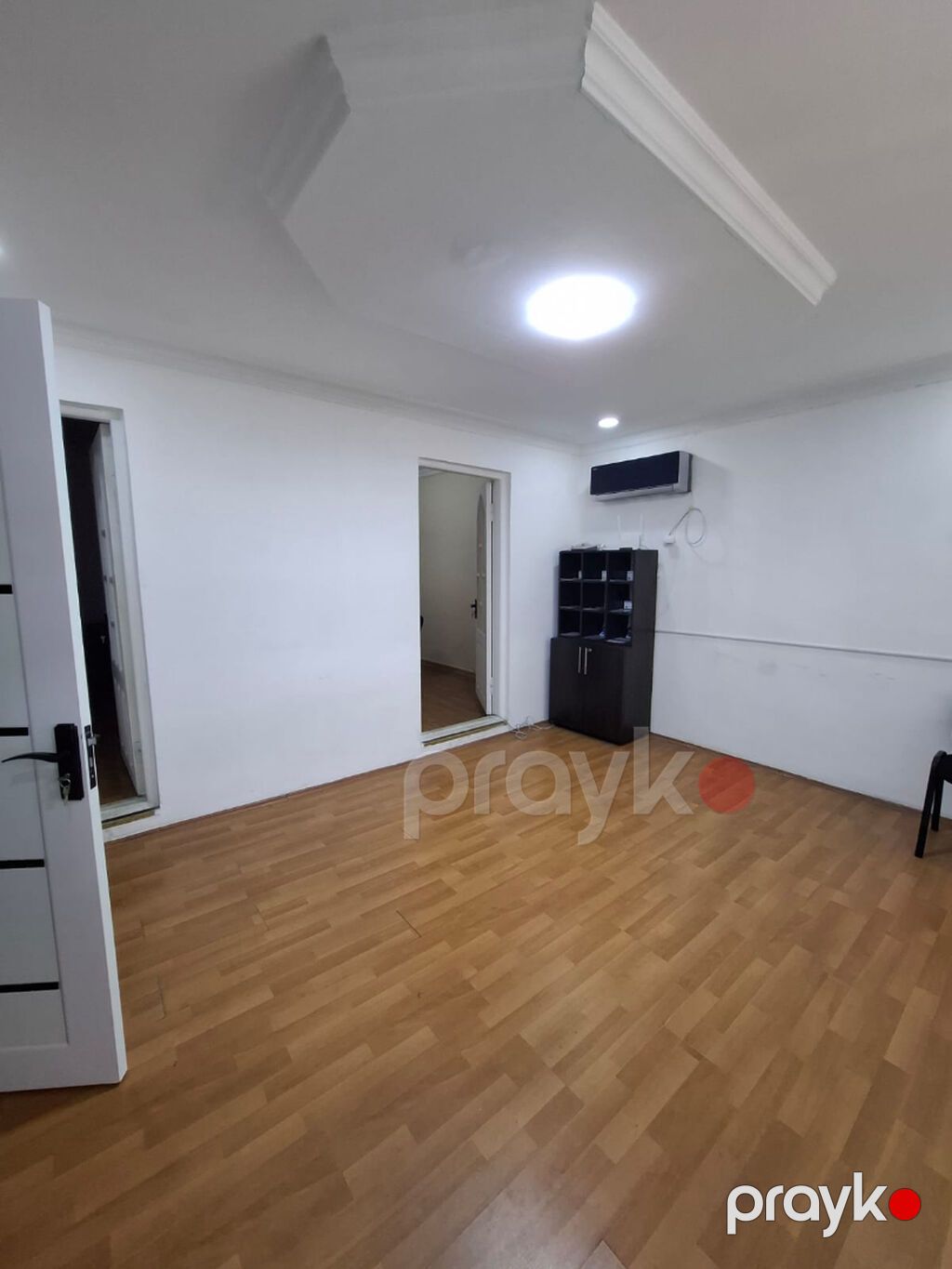 Tam merkezde. 28 may metrosunun teze cixisina yaxin erazide,Amerka — Ofis, Bakı (6)