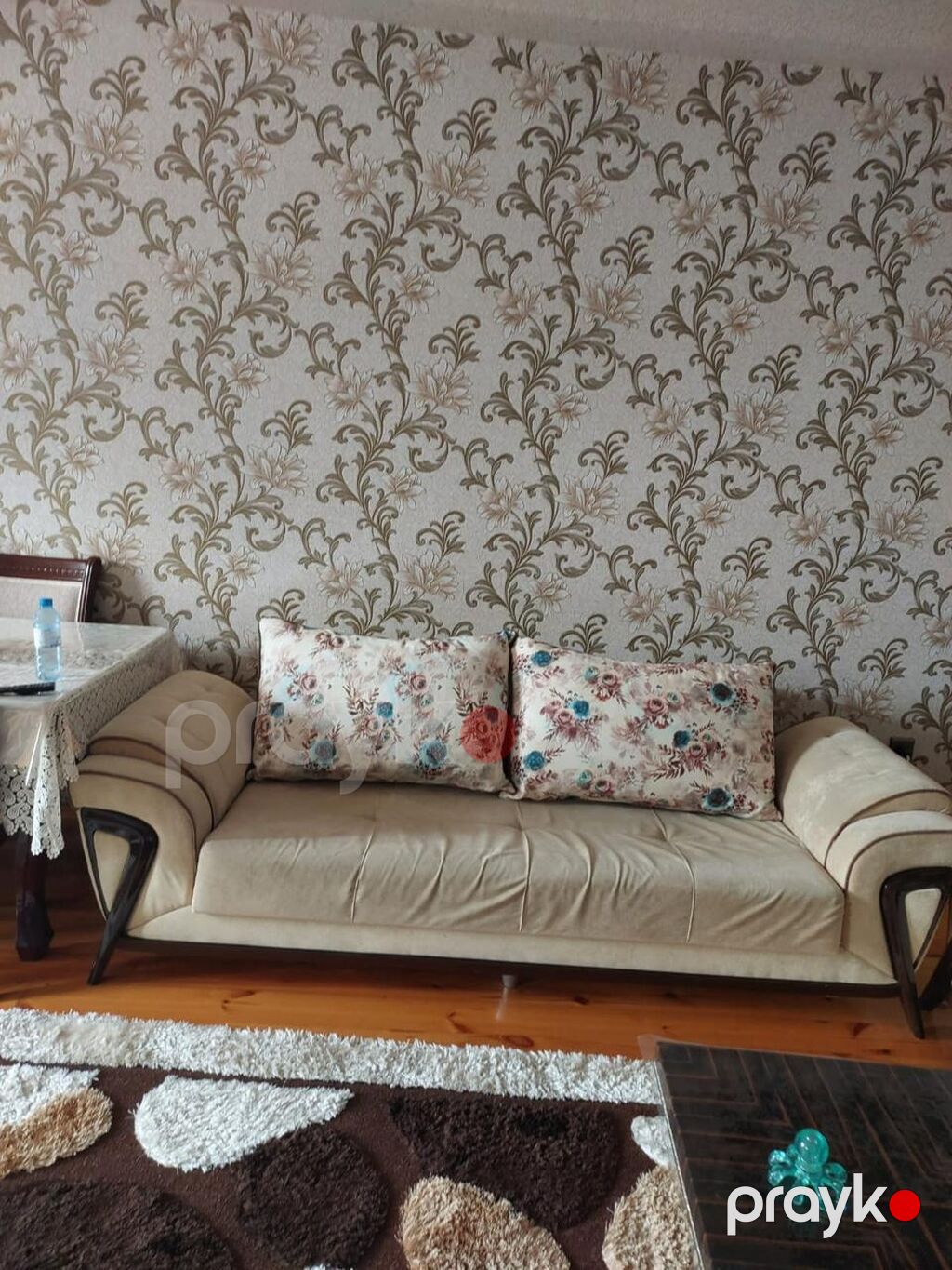 Bej rəngdə yumşaq oturacaqlı, modern dizaynlı divan. - Material — Divanlər, Bakı (2)