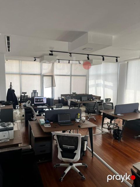 İcarəyə verilir 3 otaqlı ofis 260 m²
