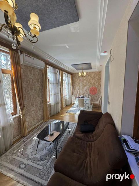 Satılır 2 otaqlı köhnə tikili 79 m²