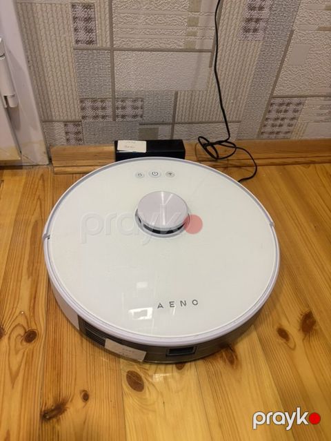 Aeno robot tozsoran - Dairəvi, ağ gövdə, üst paneldə fiziki idarə — Digah