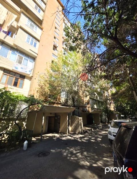 Satılır 2 otaqlı köhnə tikili 65 m² — Bakı