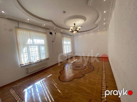 Satılır 8 otaqlı həyət evi/bağ evi 450 m² — Bakı