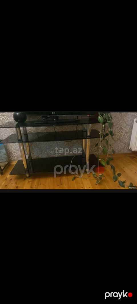 Şüşə TV/stol altlığı - Material: tünd rəngli temperli şüşə rəflər — Bakı