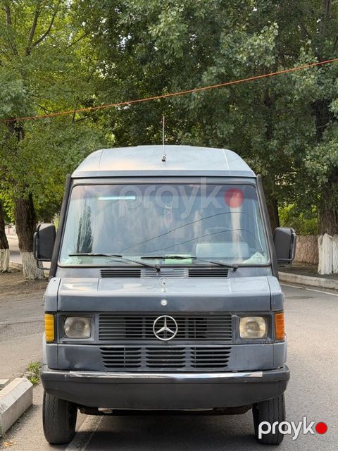Mercedes 208 D, 2.3 L, 1993 il, 200 000 km — Gəncə