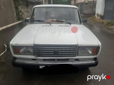 VAZ 2107 sedan - Kuzov: 4 qapılı, ağ rəng, klassik kvadrat dizayn — Digah
