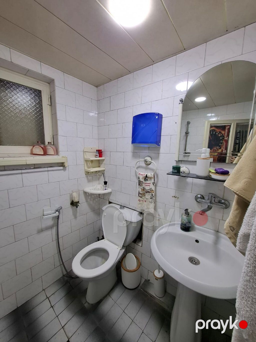 Tam merkezde. 28 may metrosunun teze cixisina yaxin erazide,Amerka — Ofis, Bakı (8)