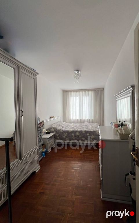 Satılır 2 otaqlı köhnə tikili 65 m² — Bakı