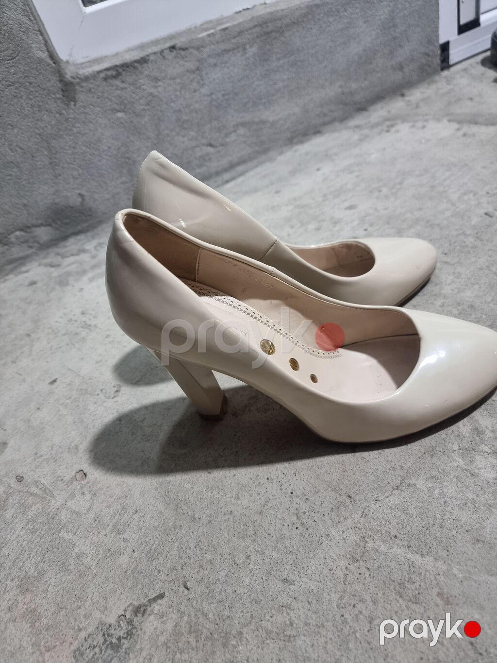 Bej rəngli qadın tuflisi - Model: Klassik “pumps” - Material: Parlaq — Tufl, Gəncə (2)