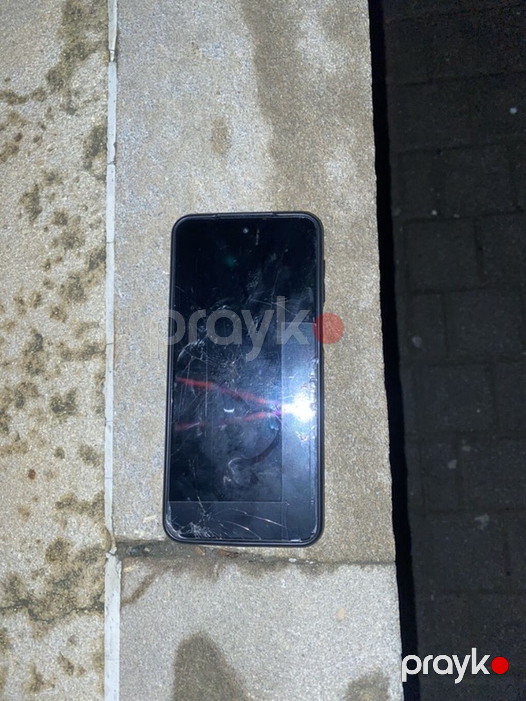 Problemsizdir islek vezyetdedir ekranda car var ve arxa uzduyunde cat — Digər smartfonlar, Bakı (2)