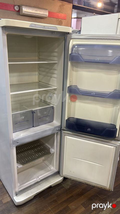 Soyuducu, tək qapılı, ağ rəng. - Brend: Indesit (loqo ön paneldə — Digah
