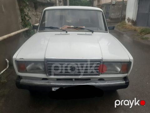 VAZ 2107 sedan - Kuzov: 4 qapılı, ağ rəng, klassik kvadrat dizayn — Digah