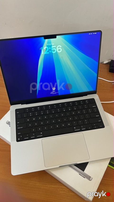 Macbook gündalik istifada olunub cızığı yoxdur xırda yerlarinda var — Digah