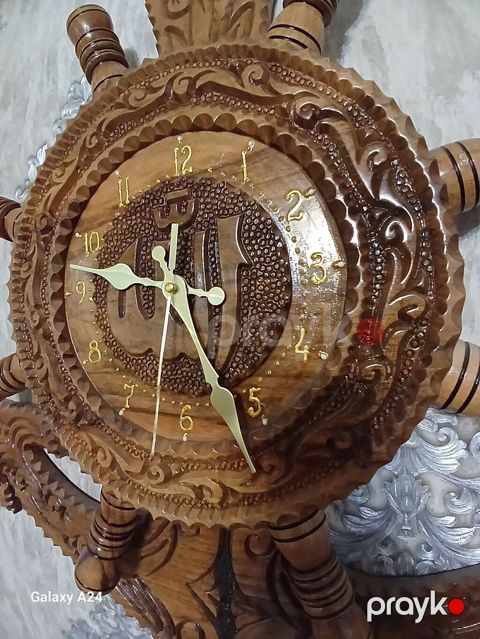 Divar saatları — Bakı