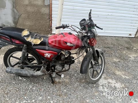 Moped/motorsiklet – qırmızı rəngdə, 4 taktlı benzin mühərriki (təxmini — Xırdalan
