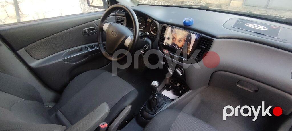 Kia Rio hatchback - Gümüş rəngli kuzov, 5 qapı - Mexaniki sürətlər — Avtomobillər, Quba (2)