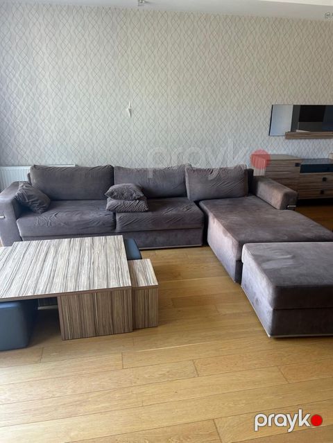 Künc divan satılır satılır. Qiyməti 350 manat. Ünvan Zooparkın — Bakı