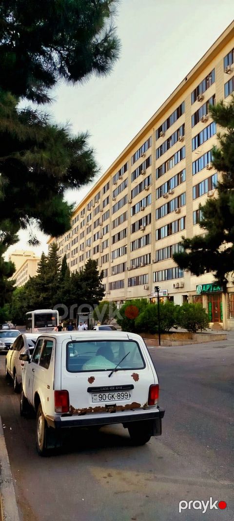 Satılır 2 otaqlı köhnə tikili 65 m²