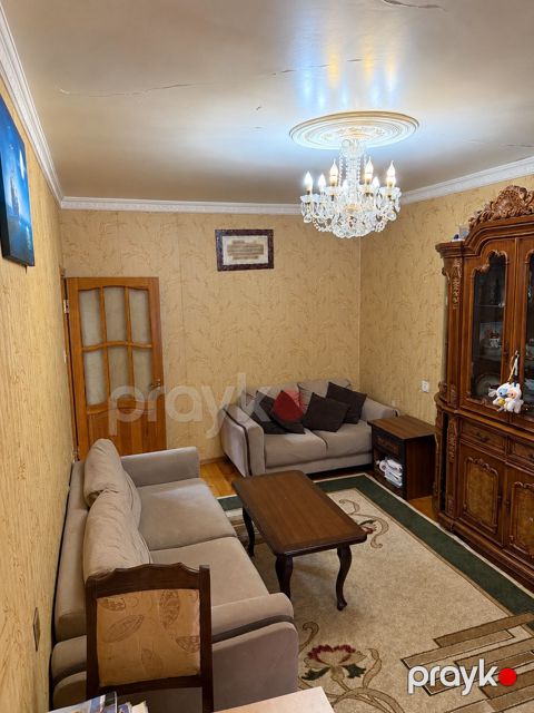 Satılır 2 otaqlı köhnə tikili 60 m²